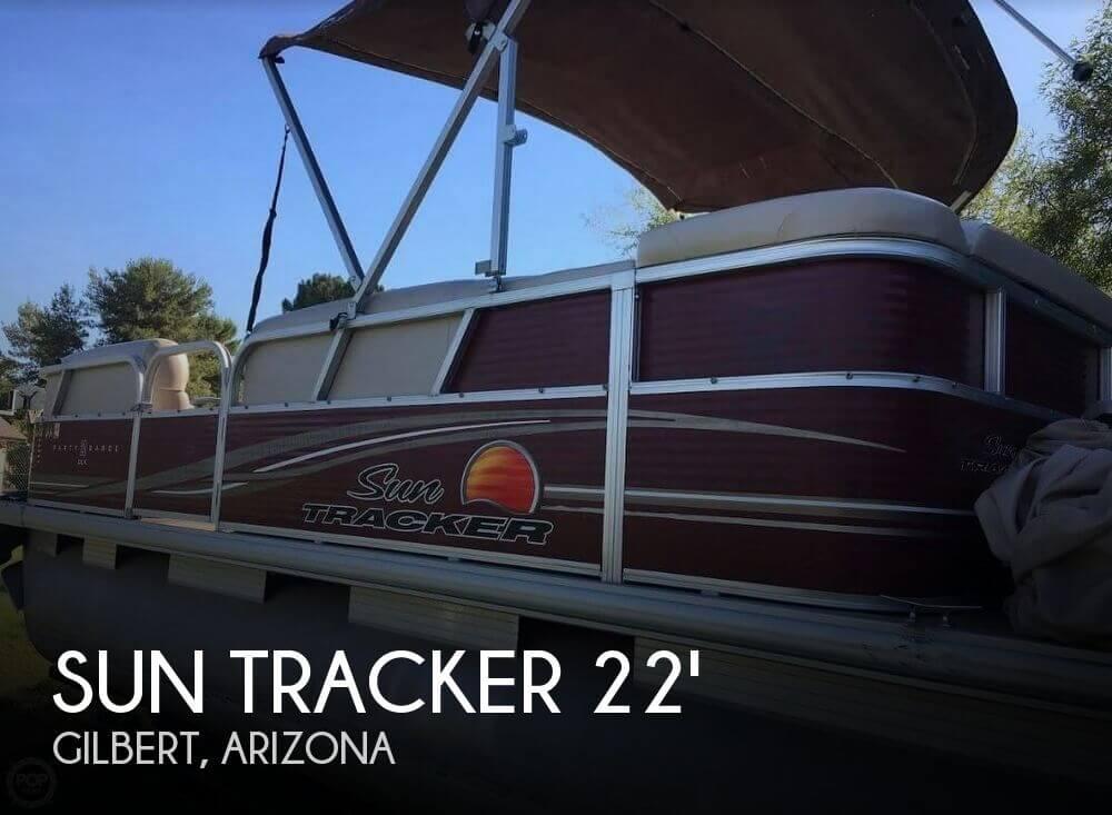 22' Sun Tracker Party Barge 20 DLX