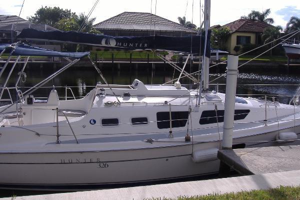 32' Hunter 326