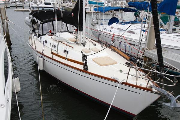 37' Tartan 372