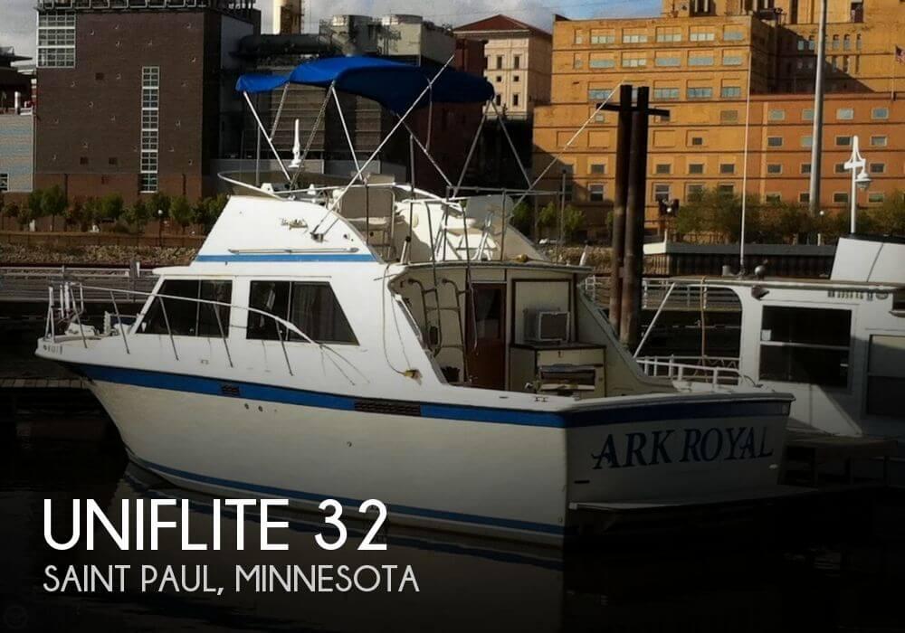 32' Uniflite 32 Sedan Bridge