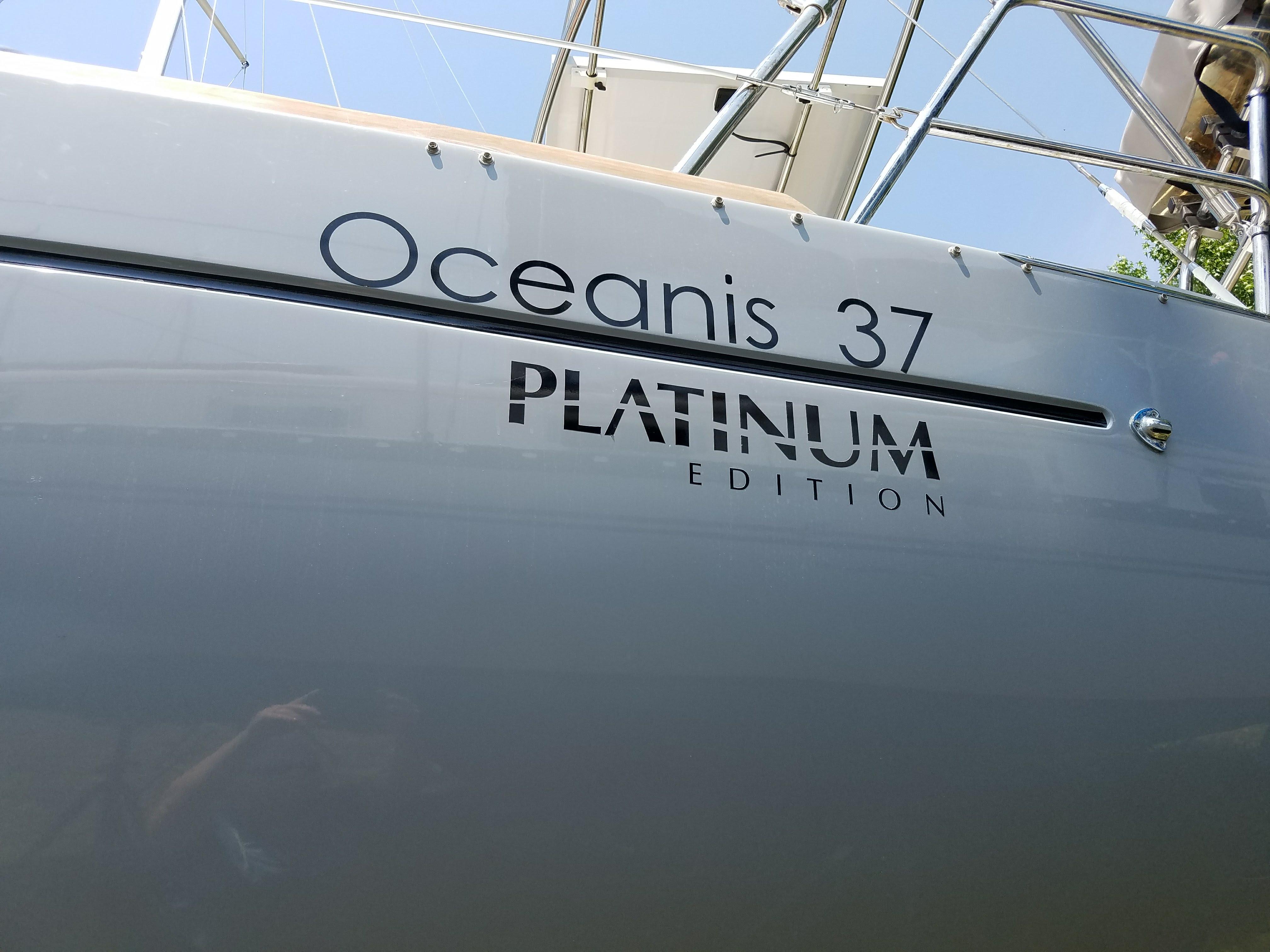 37' Beneteau OCEANIS PLATINUM EDITION