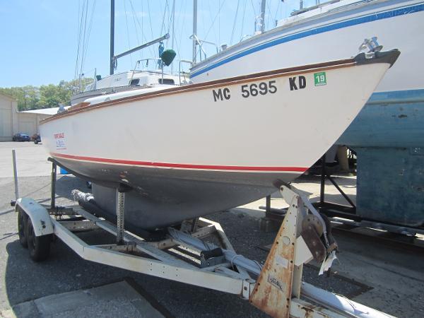 19' cape dory typhoon sailboat