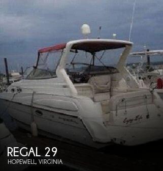 28' Regal 2760 Commodore