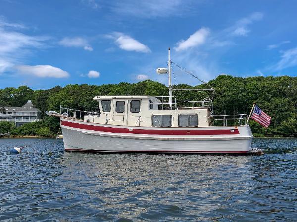 32' Sundowner Tug 32