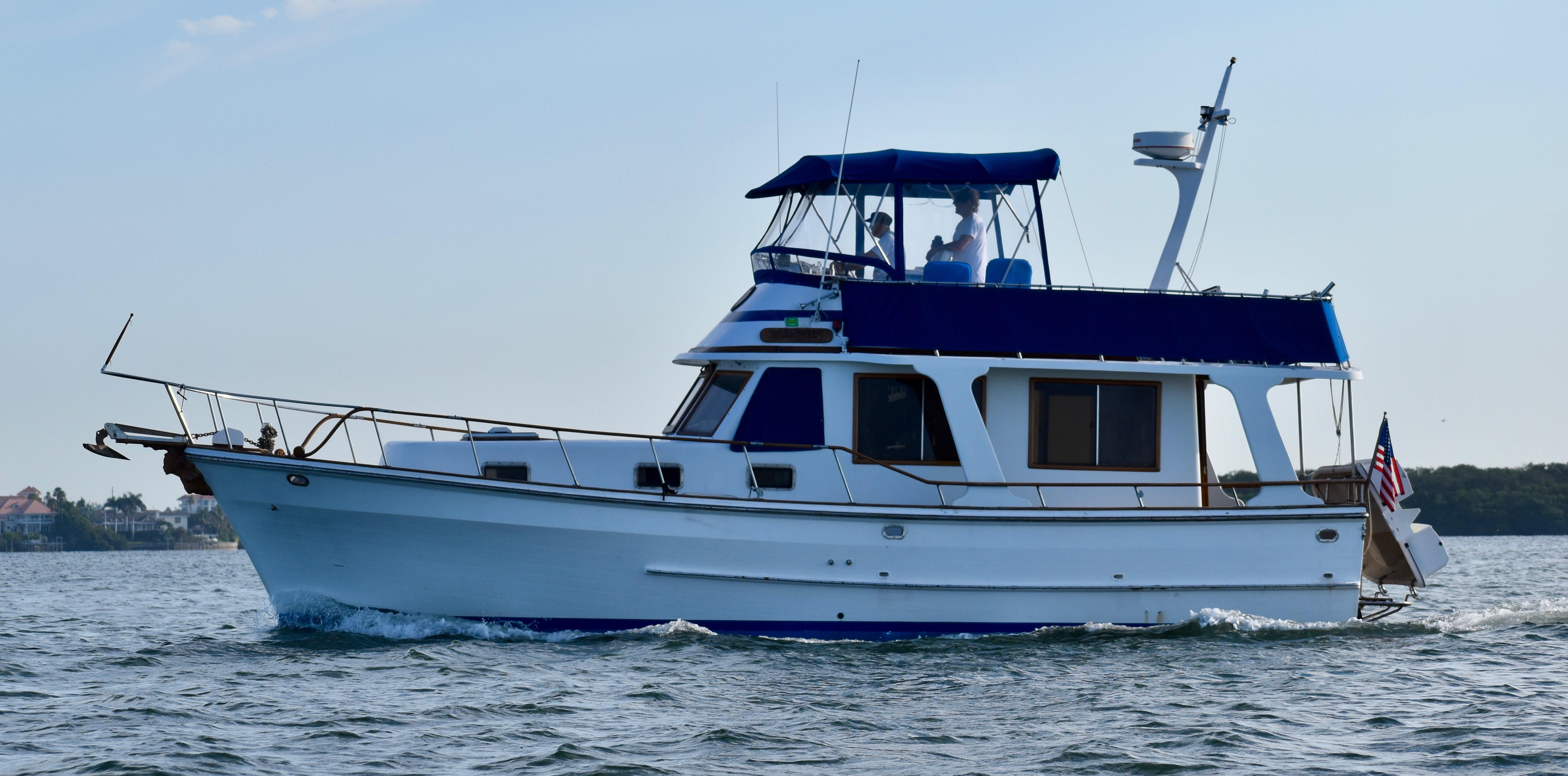 38' Marine Trader 38 Sedan Bridge