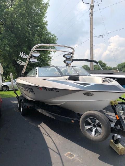 23' Malibu 23 LSV