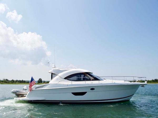44' Riviera 4400 Sport Yacht