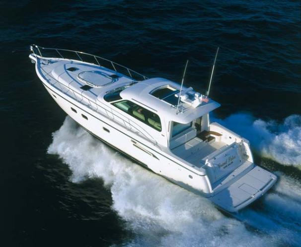 52' Tiara 5200 Sovran Salon