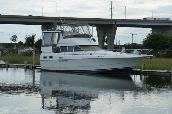 34' Silverton 34 Motoryacht with Two Staterooms