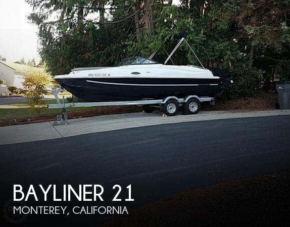 21' Bayliner 215 Deck Boat