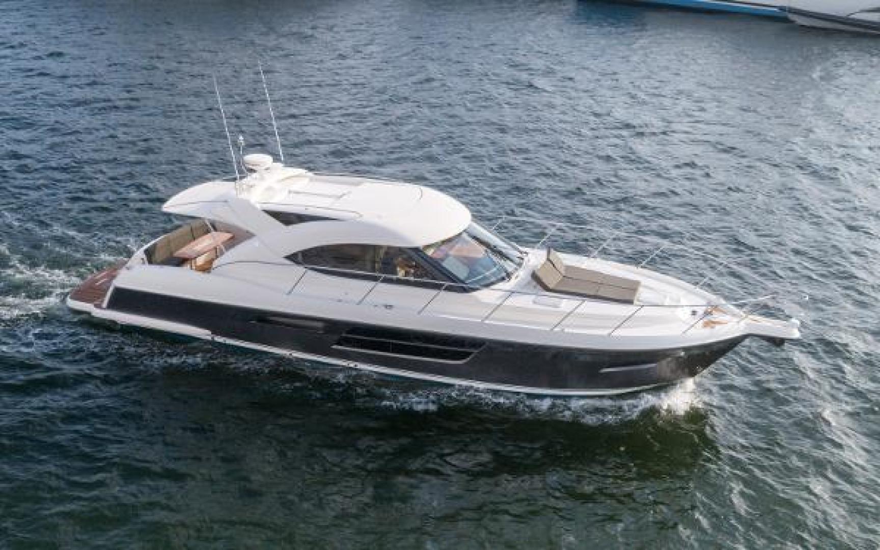 54' Riviera 5000 Sport Yacht