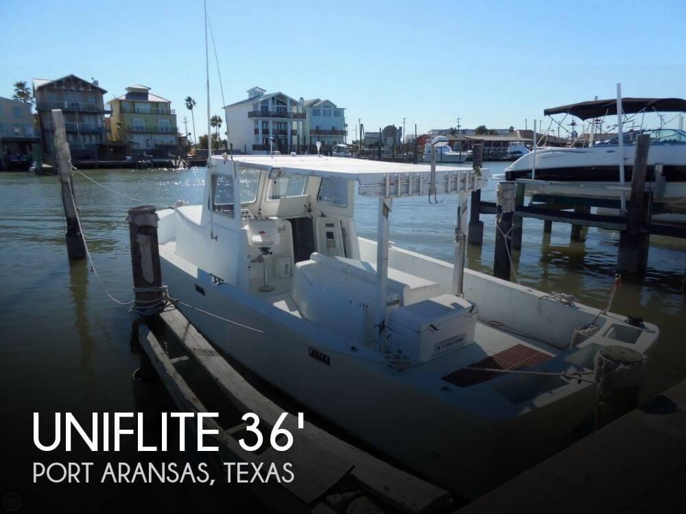 36' Uniflite Navy 36 Utility