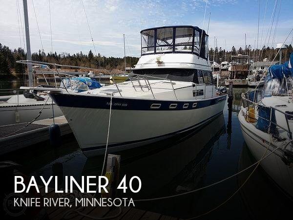 38' Bayliner 3870 Explorer