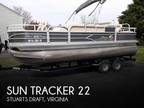 22' Sun Tracker 22 DLX Fishin Barge