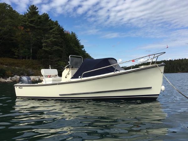 18' Eastern Classic Center Console