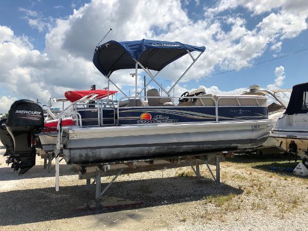 22' Sun Tracker Party Barge 22 DLX