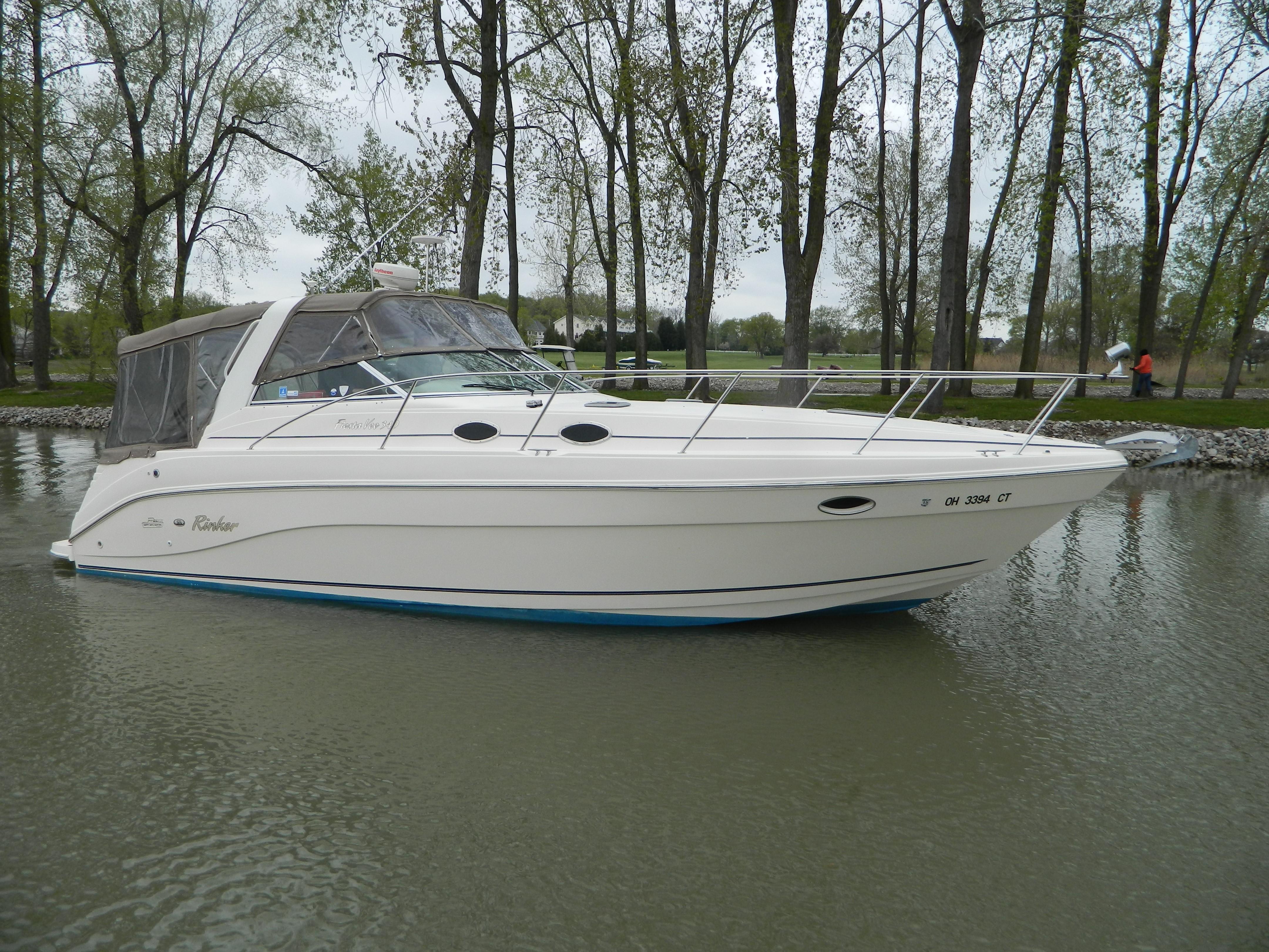 34' Rinker 340 FIESTA VEE