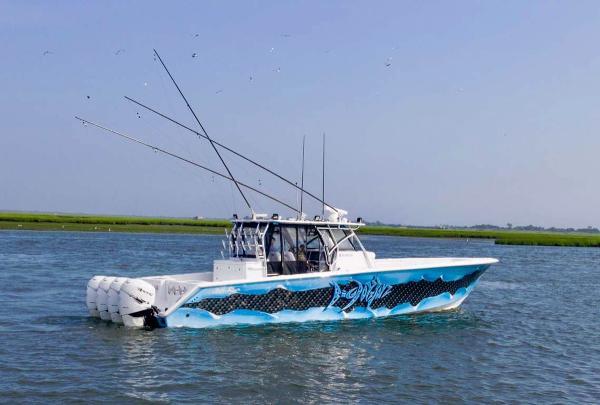 45' SeaHunter 45 Center Console with Seakeeper 5 