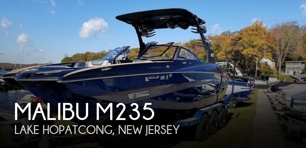 23' Malibu M235