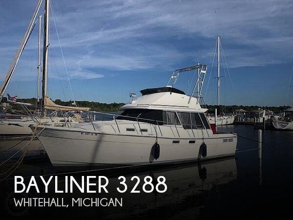 32' Bayliner 3288 Motor Yacht