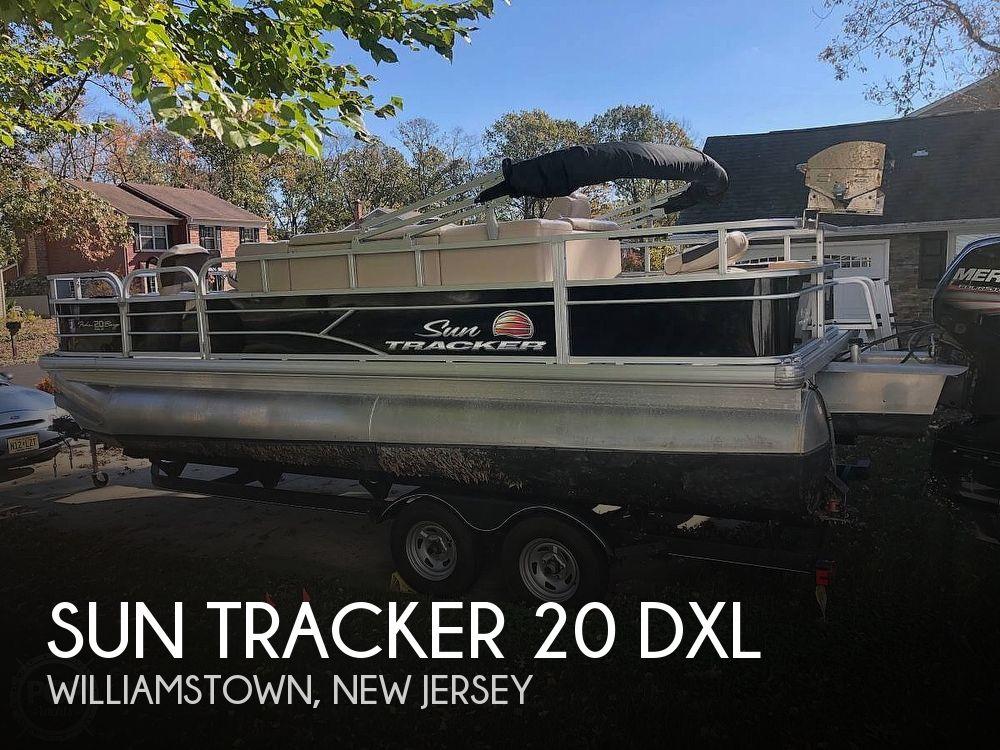 20' Sun Tracker 20 DLX Party Barge