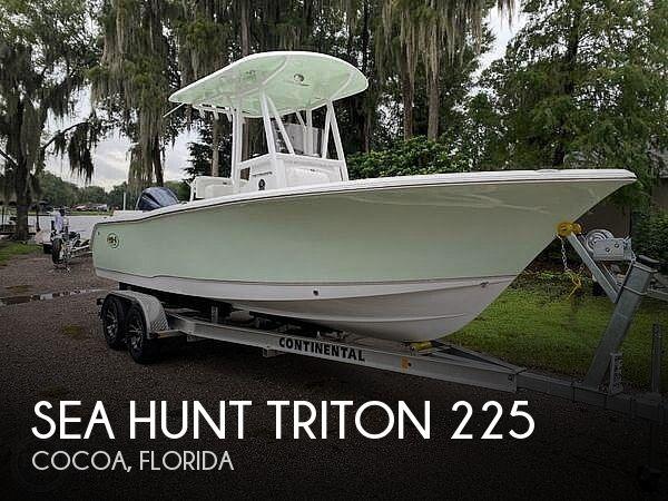 22' Sea Hunt Triton 225