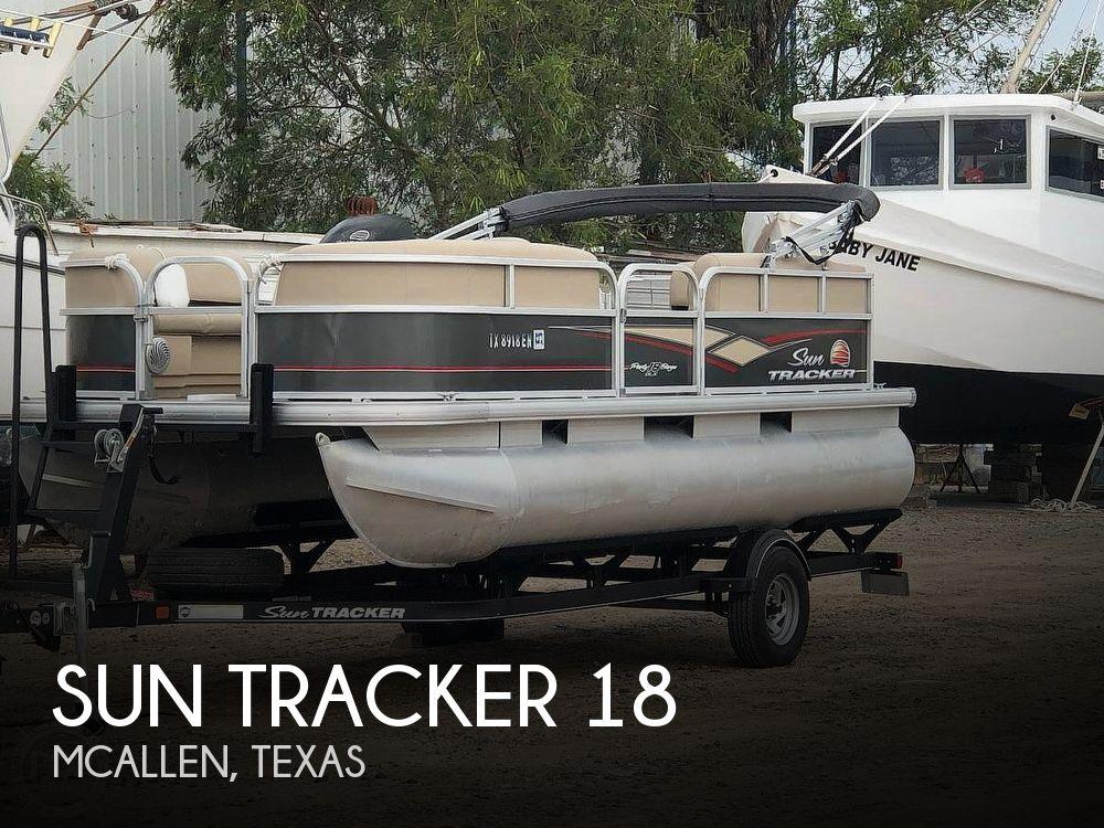 18' Sun Tracker Party Barge 18 DLX
