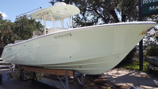 27' Cobia 277 Center Console