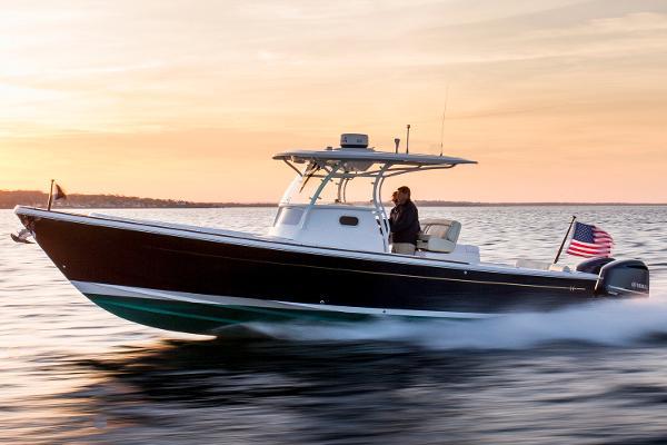32' Hunt Yachts 32 Center Console