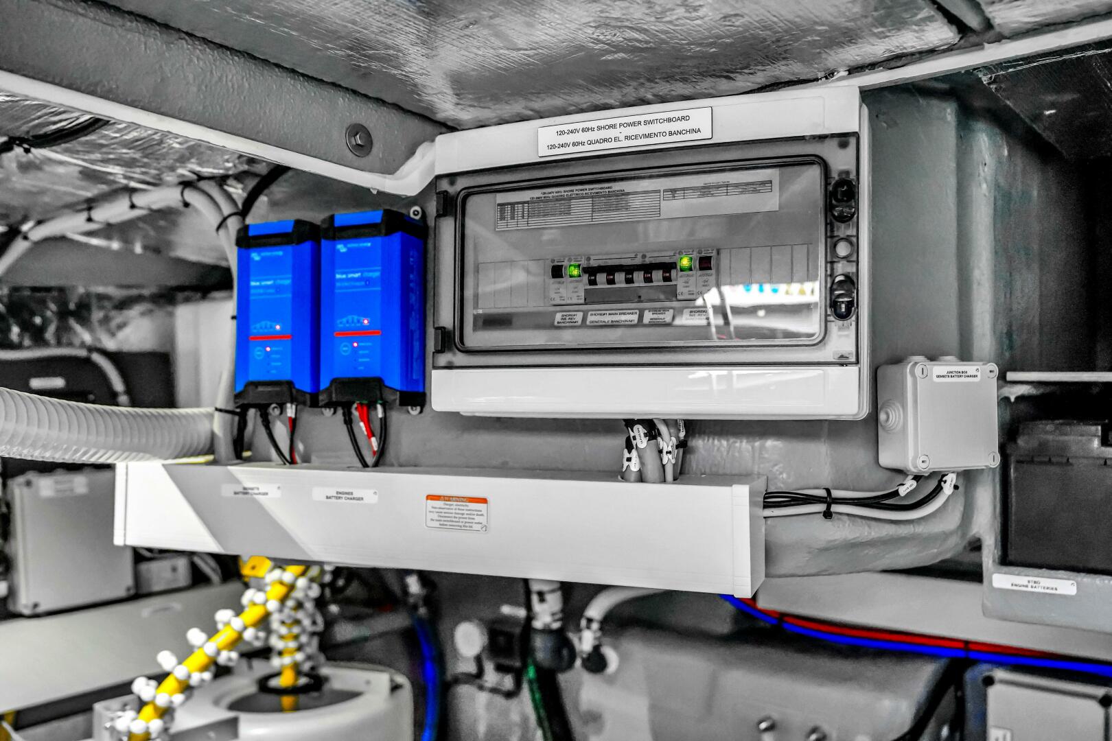 Slide: The Image of 2025 Absolute 47 Flybridge- Engine Room - 5280916