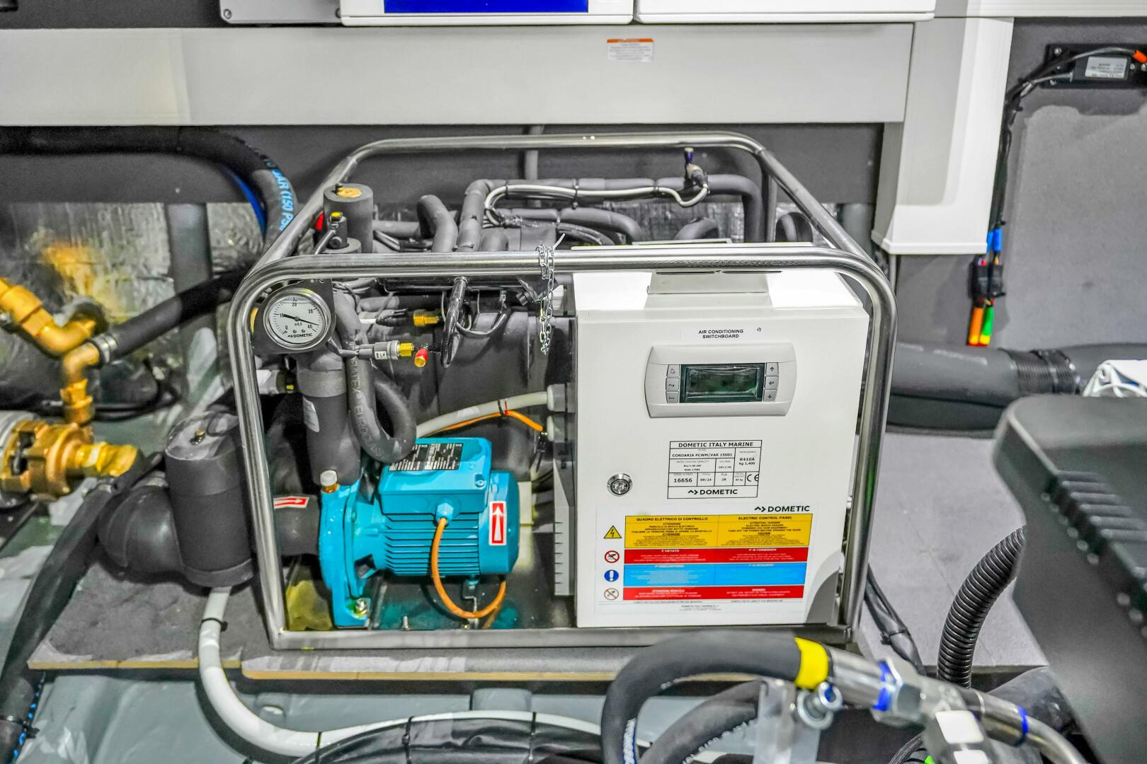 Slide: The Image of 2025 Absolute 47 Flybridge- Engine Room - 5280932
