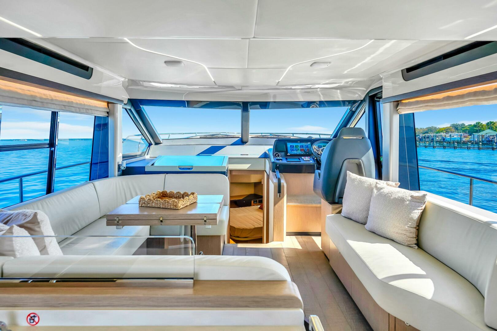 Slide: The Image of 2025 Absolute 47 Flybridge- Salon - 5280962