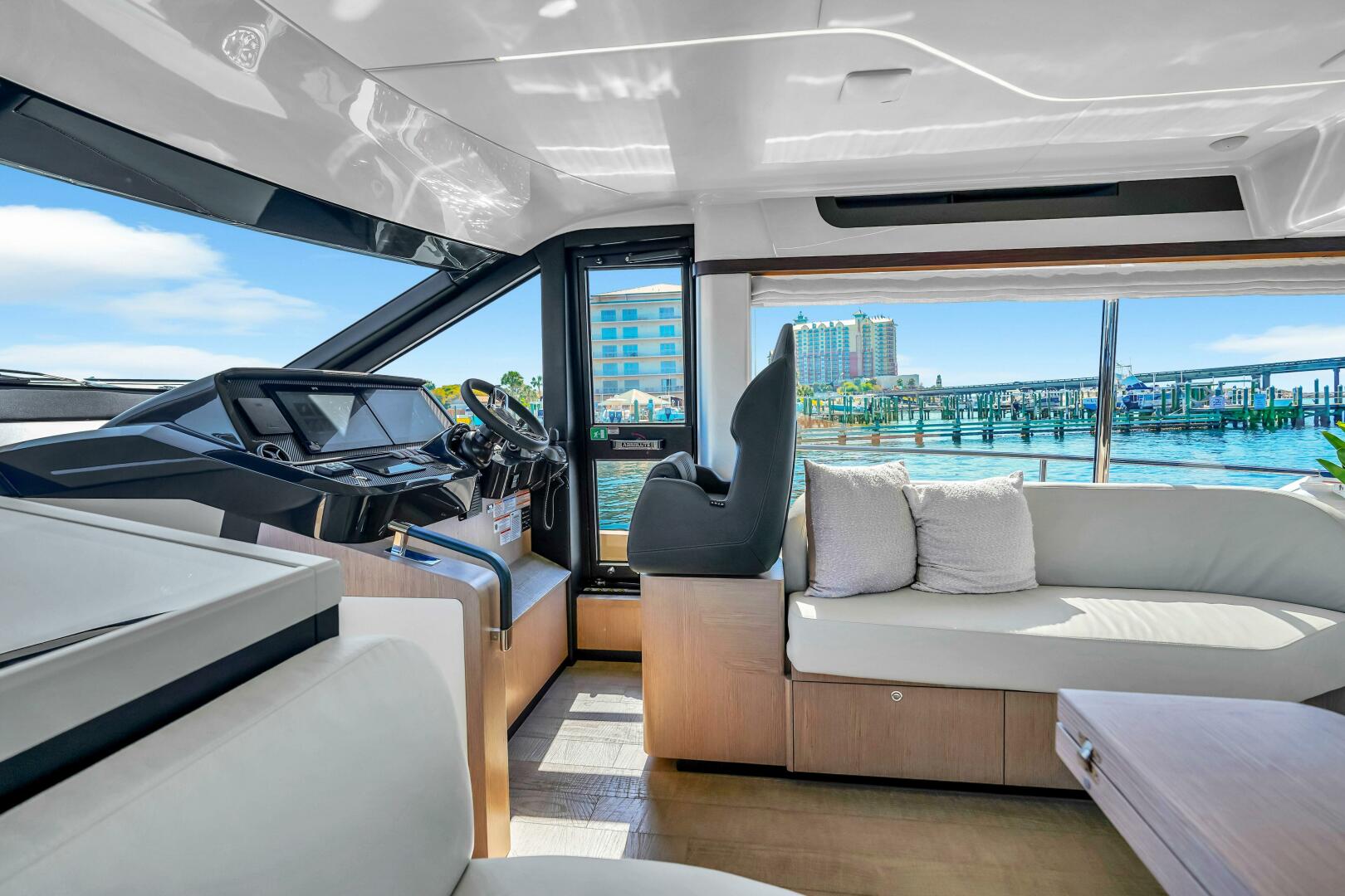 Slide: The Image of 2025 Absolute 47 Flybridge- Helm - 5280963