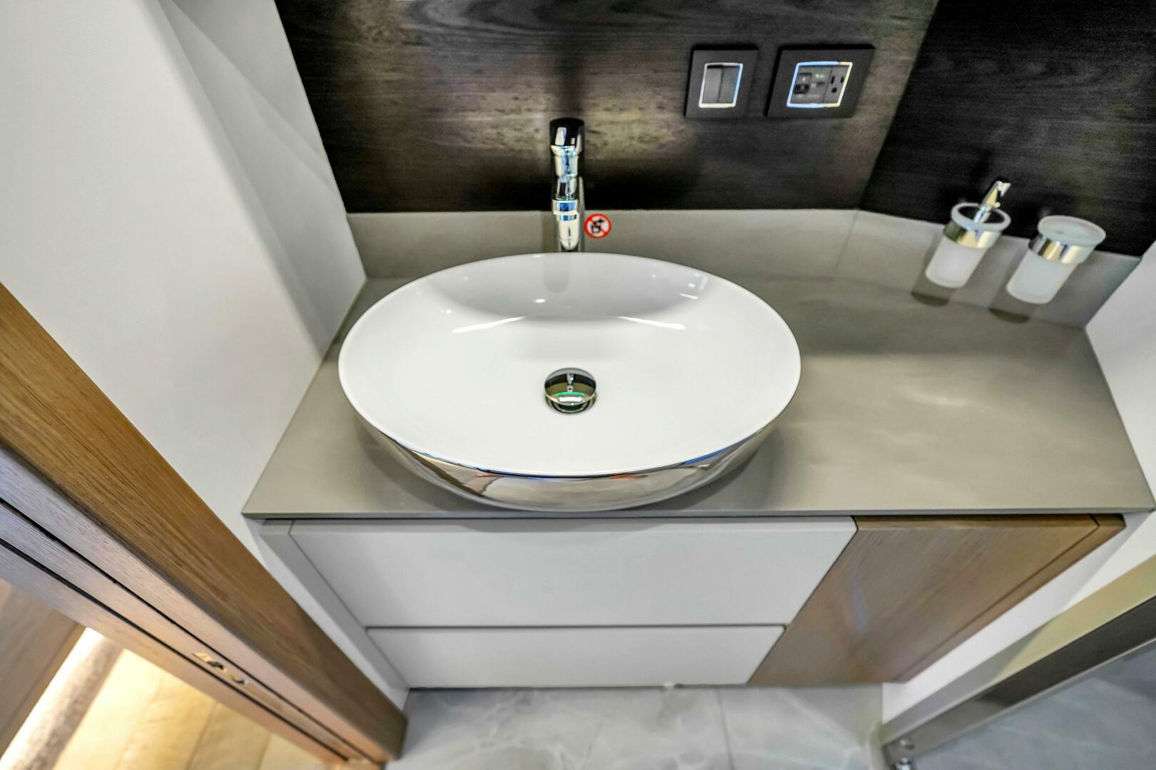 Slide: The Image of 2025 Absolute 47 Flybridge- Master Head - 5280999