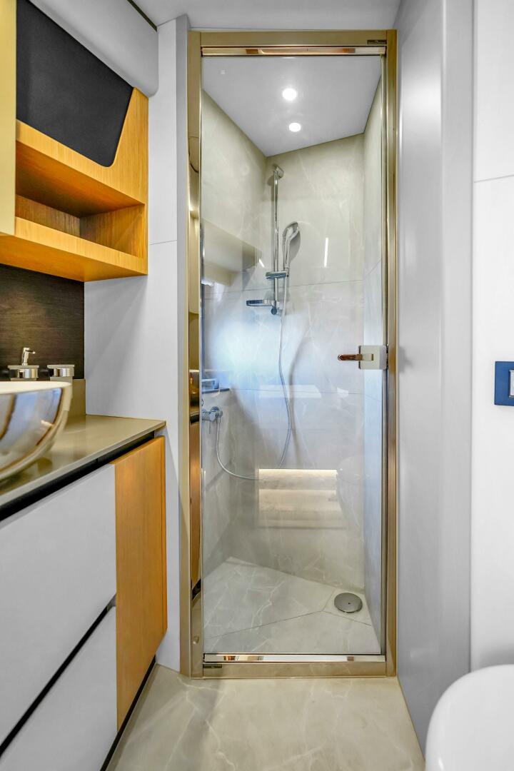 Slide: The Image of 2025 Absolute 47 Flybridge- Guest Head - 5281001