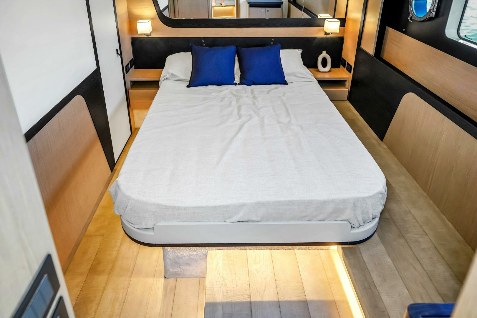 Slide: The Image of 2025 Absolute 47 Flybridge- VIP Stateroom - 5281021
