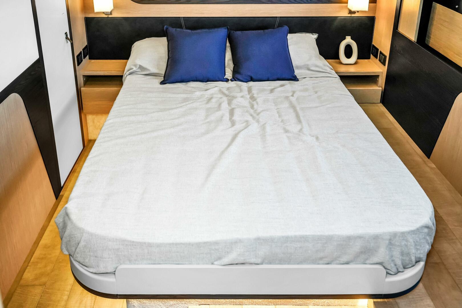 Slide: The Image of 2025 Absolute 47 Flybridge- VIP Stateroom - 5281023