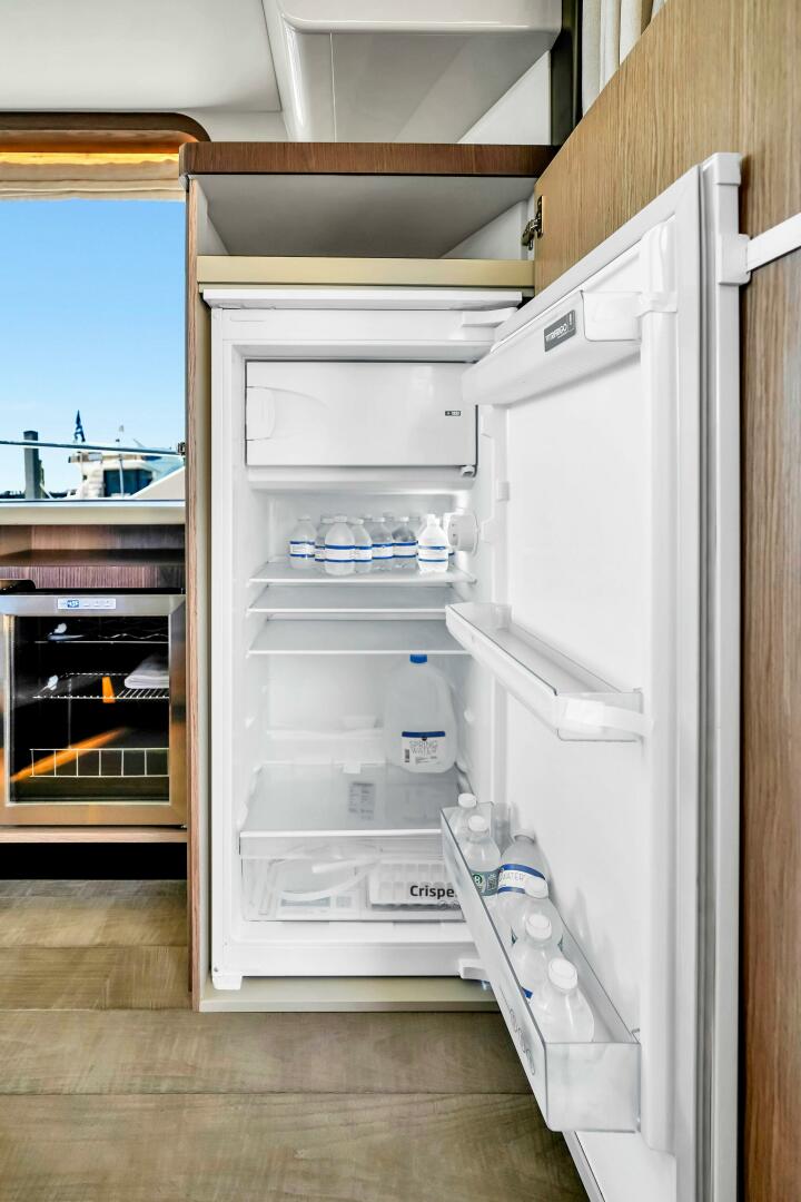 Slide: The Image of 2025 Absolute 47 Flybridge- Galley - 5281043