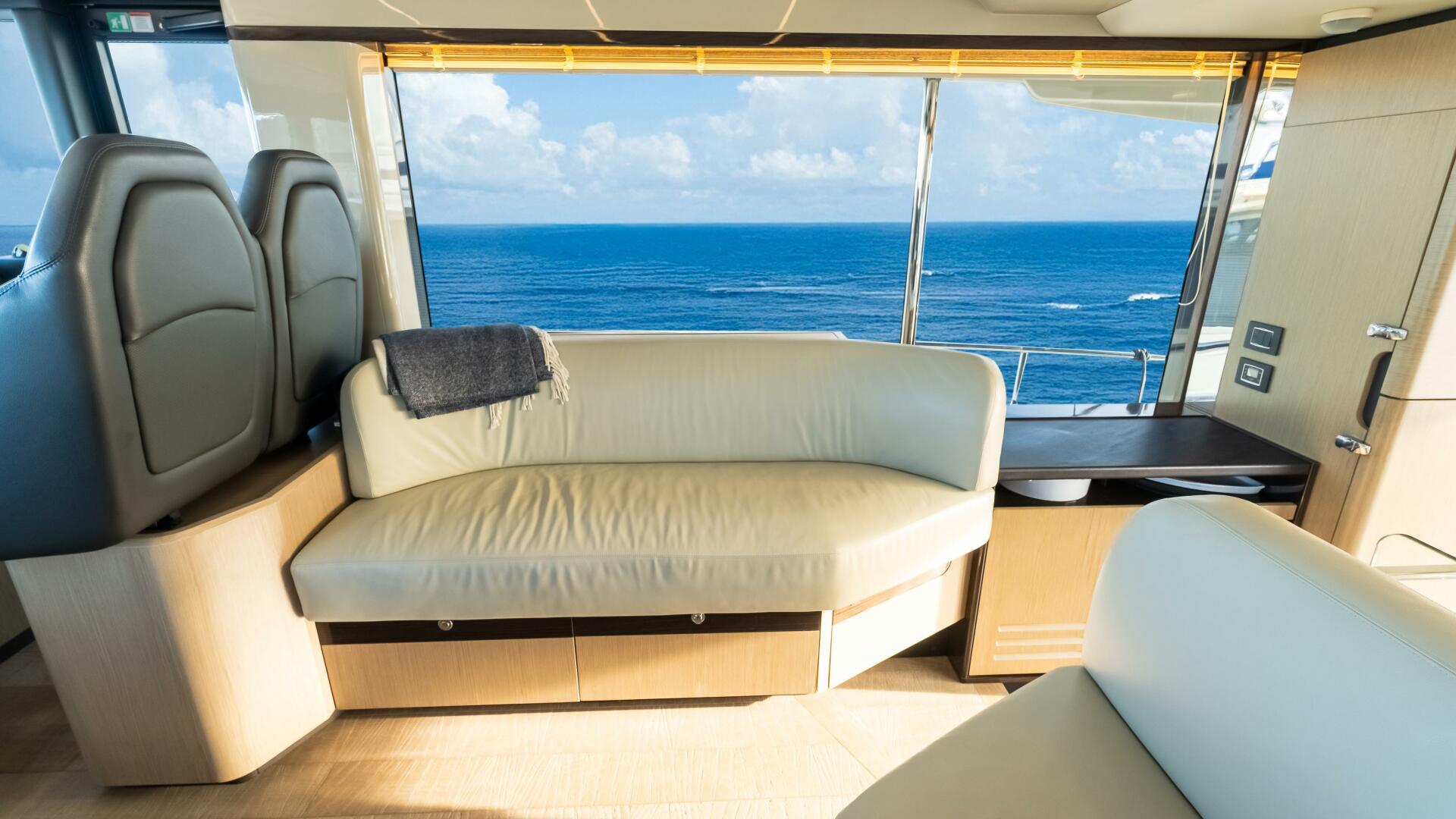 Slide: The Image of Absolute 48 Navetta 2020 - 4831730