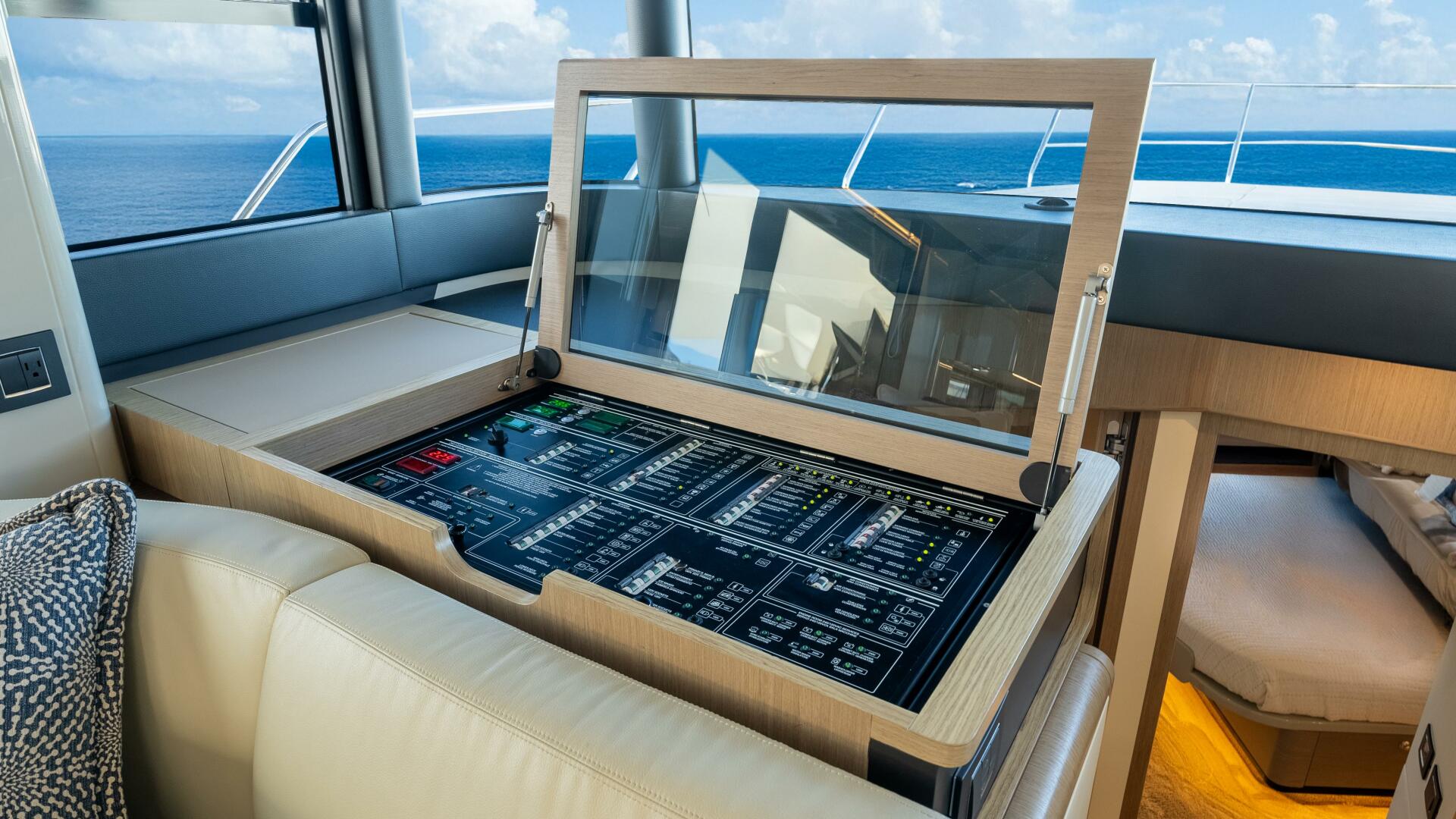 Slide: The Image of Absolute 48 Navetta 2020 - 4831732