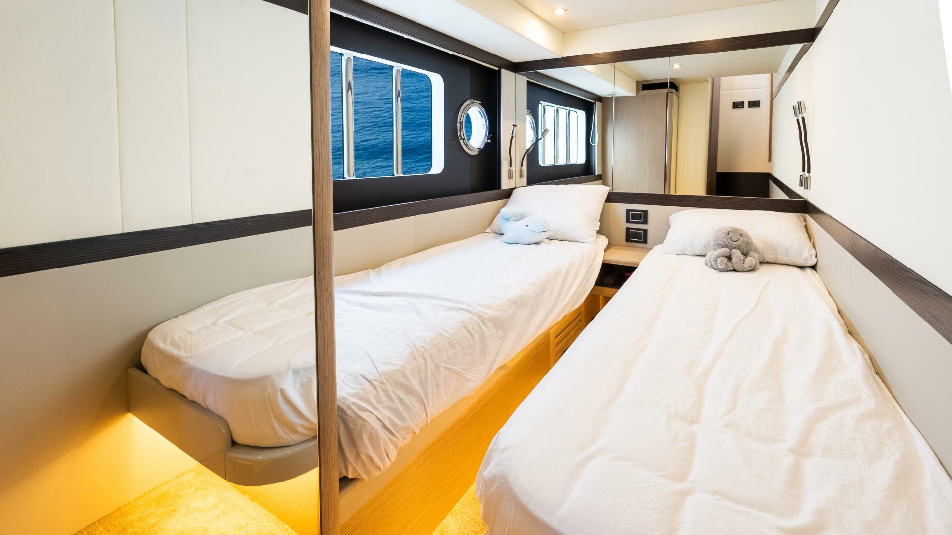 Slide: The Image of Absolute 48 Navetta 2020 - 4831735