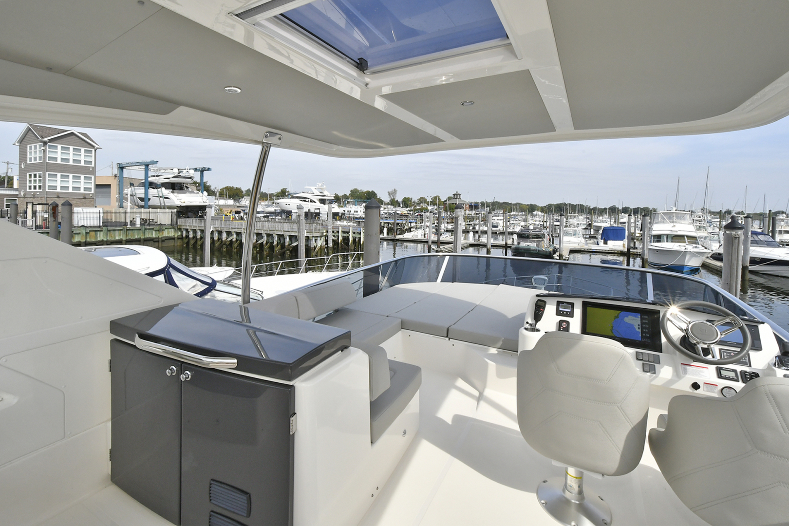 Slide: The Image of Flybridge - 1073054