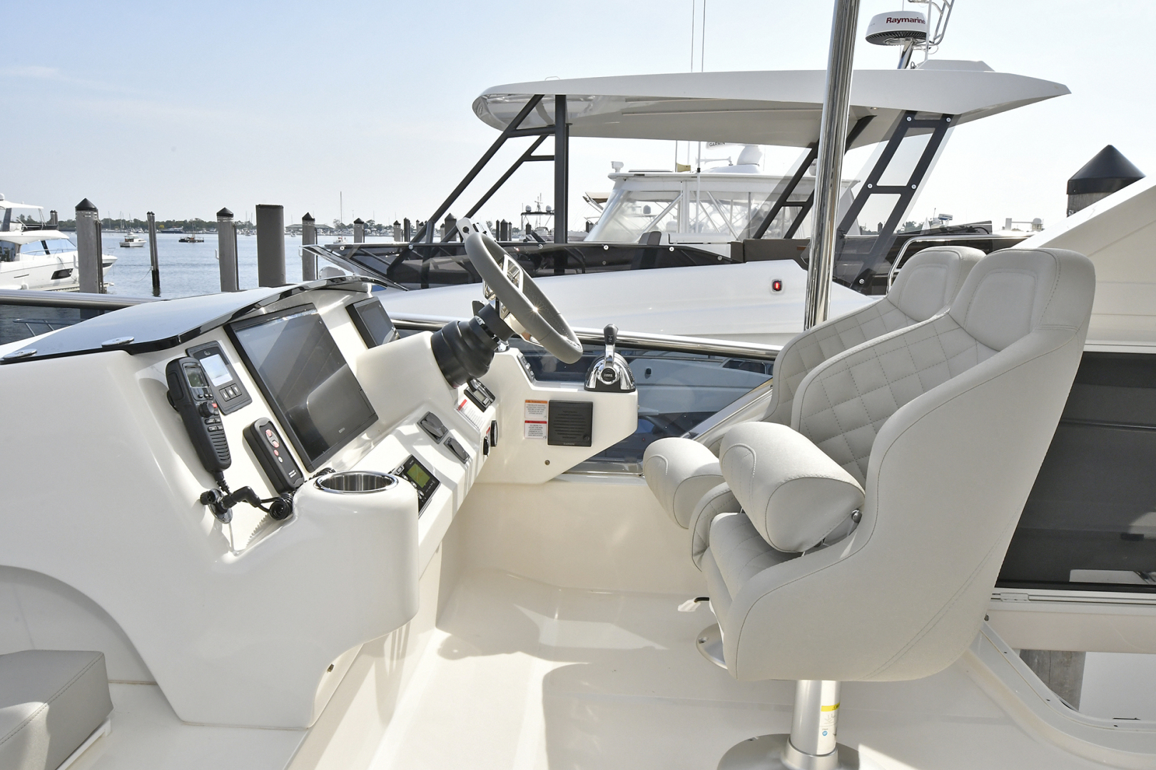 Slide: The Image of Helm Seating - 1073057