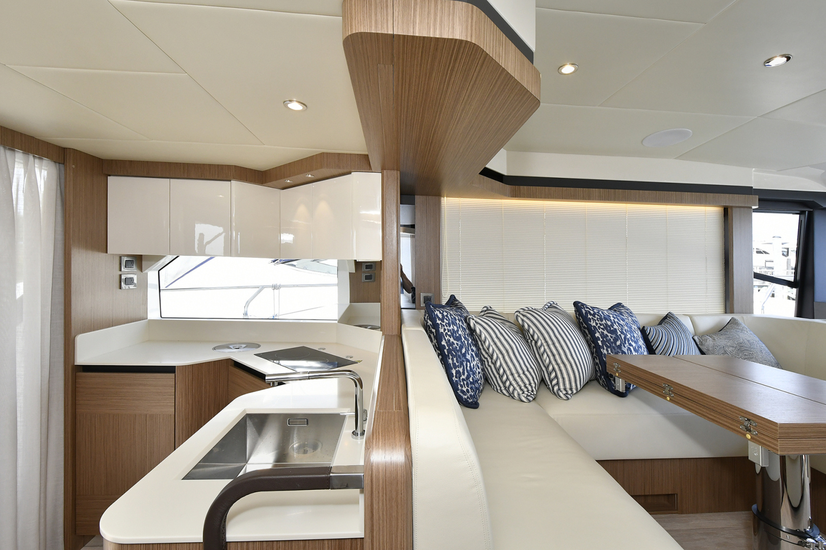 Slide: The Image of Salon / Galley - 1073069