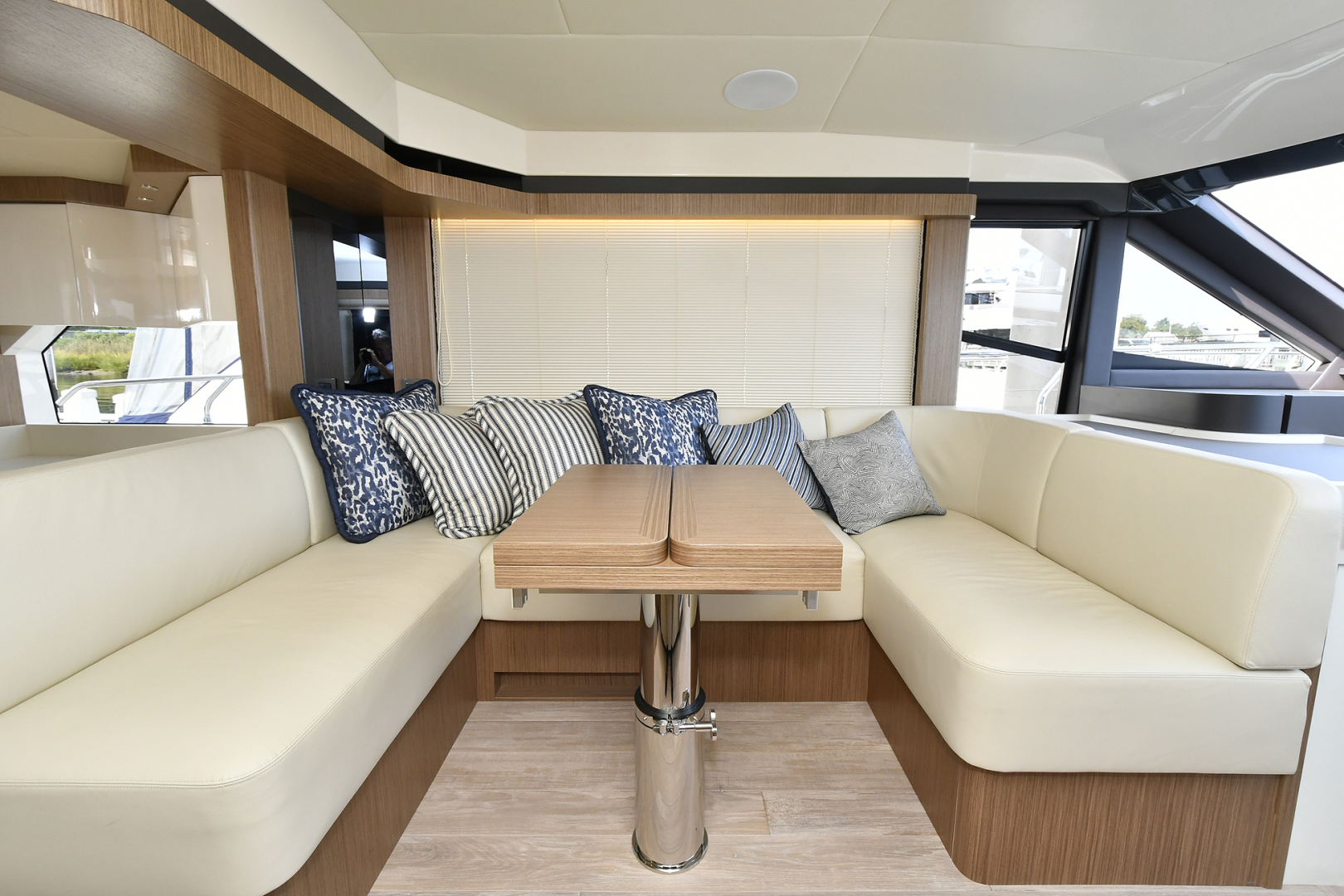 Slide: The Image of Dinette with Convertible Table - 1073071