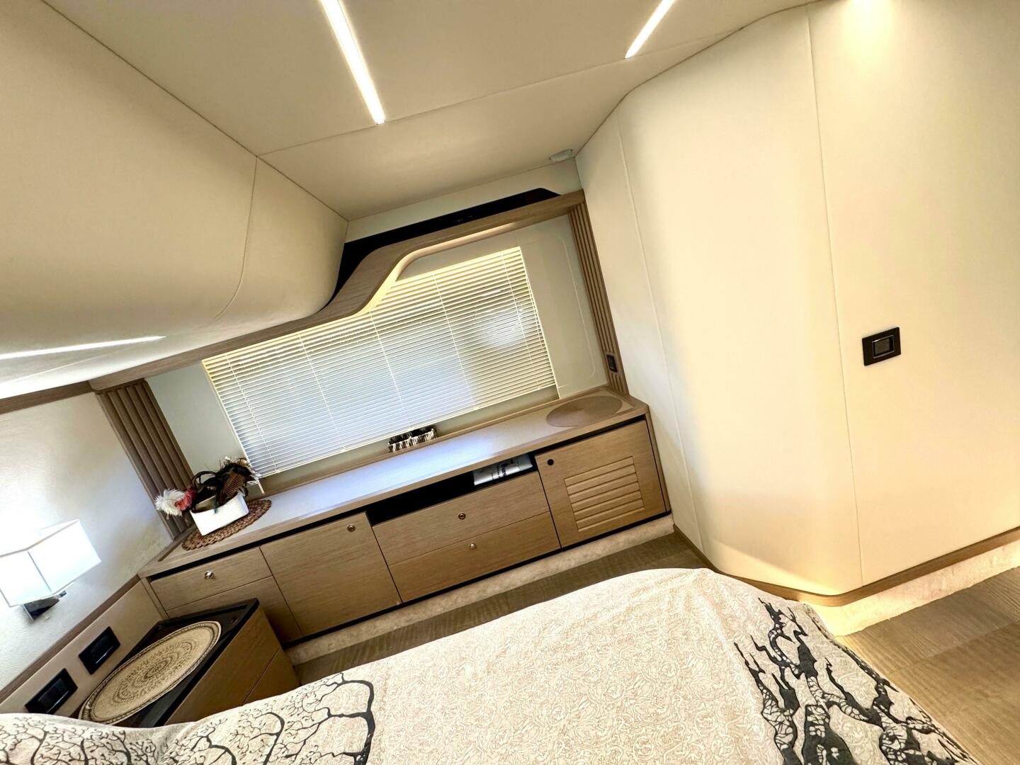 Slide: The Image of Absolute 52 Navetta 2021 - 5077932