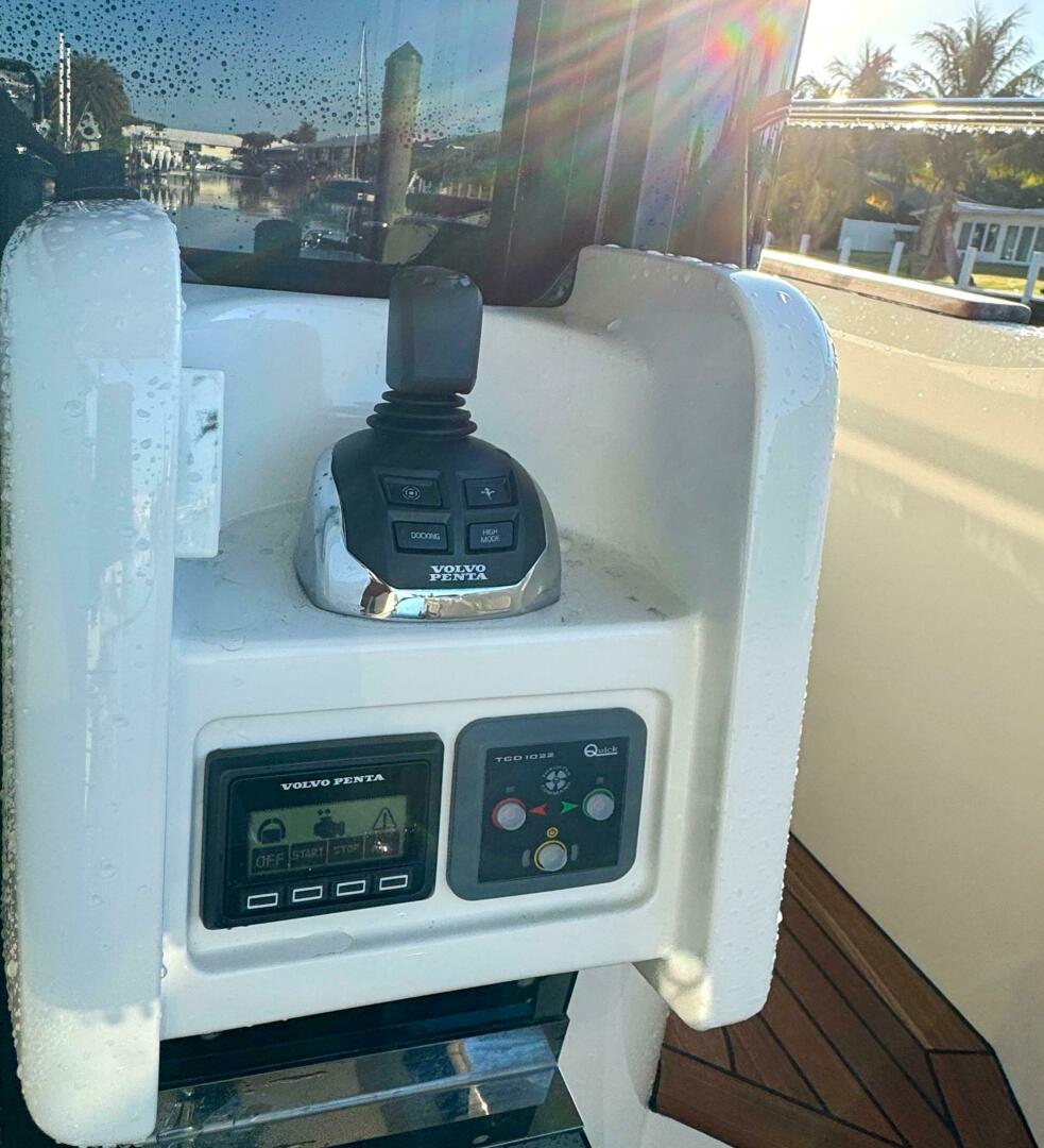 Slide: The Image of Absolute 52 Navetta 2021 - 5077855