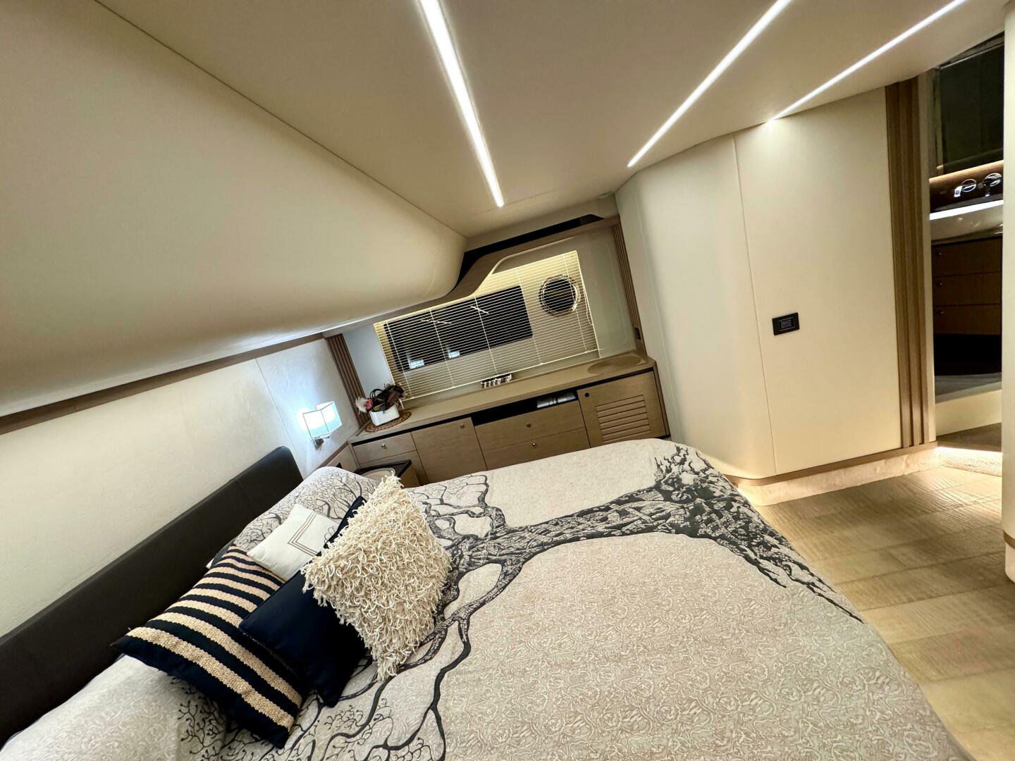 Slide: The Image of Absolute 52 Navetta 2021 - 5077890