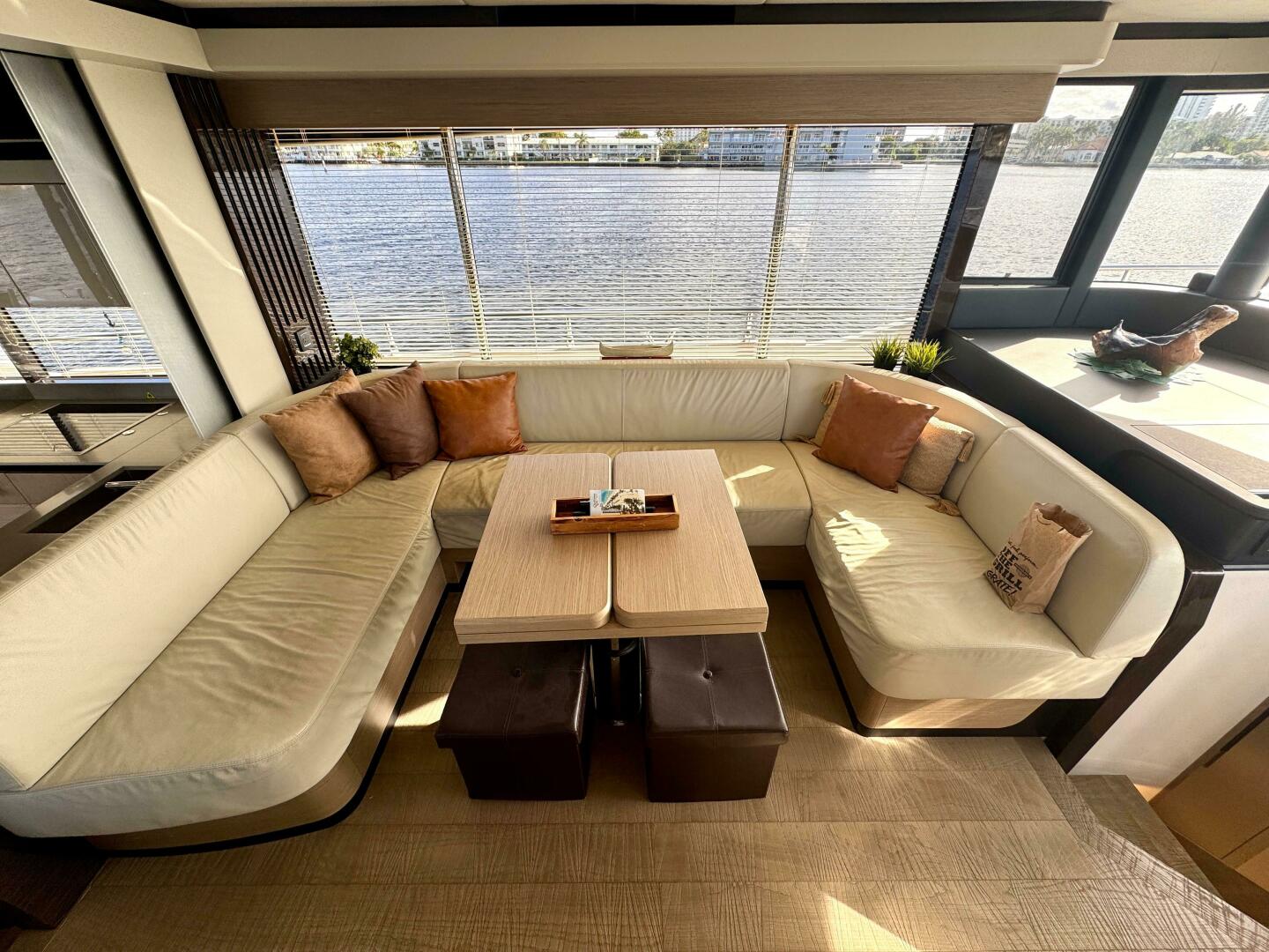 Slide: The Image of Absolute 52 Navetta 2021 - 5077904