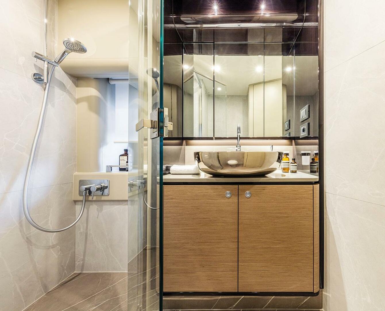 Slide: The Image of 2026 58 Absolute Navetta - Sistership Guest Head/Shower Stall - 4545580